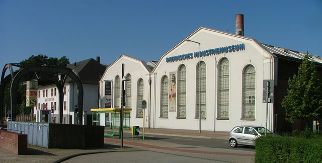 Abb. 1: Ansicht der Zinkfabrik von Süden, rechts die Stirnseiten der Lagerhallen, links im Hintergrund das ehemalige Magazin